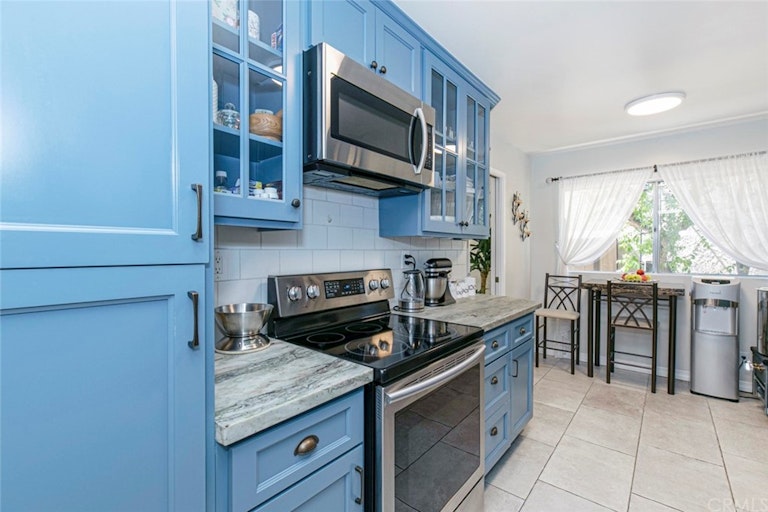 Photo 14 of 48 - 1339 N Columbus Ave, Glendale, CA 91202