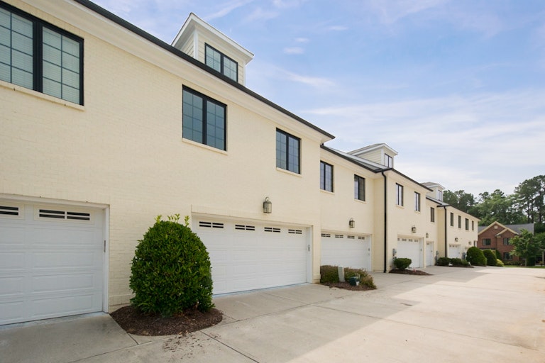 Photo 5 of 18 - 142 Cofield Cir, Durham, NC 27707
