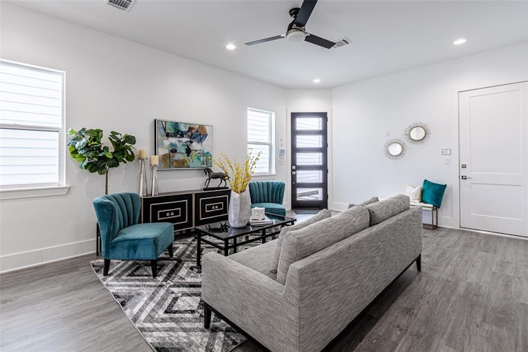 Photo 10 of 33 - 3410 Hardy St, Houston, TX 77009