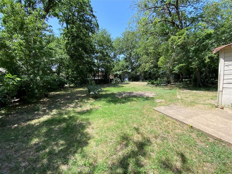 Photo 17 of 19 - 548 Elston Dr, Dallas, TX 75232
