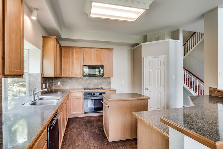 Photo 12 of 36 - 6400 Sidney Ln, McKinney, TX 75070