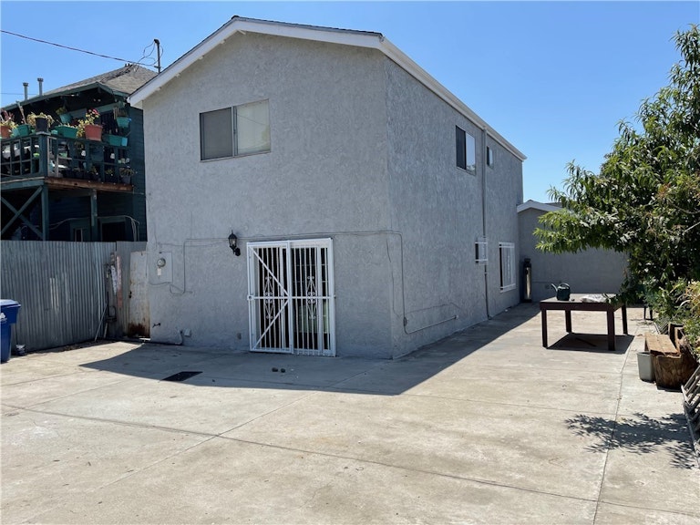 Photo 6 of 15 - 4246 S Grand Ave, Los Angeles, CA 90037