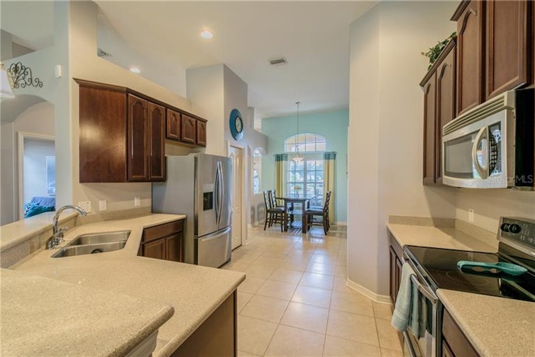 Photo 11 of 25 - 11041 Rockledge View Dr, Riverview, FL 33579
