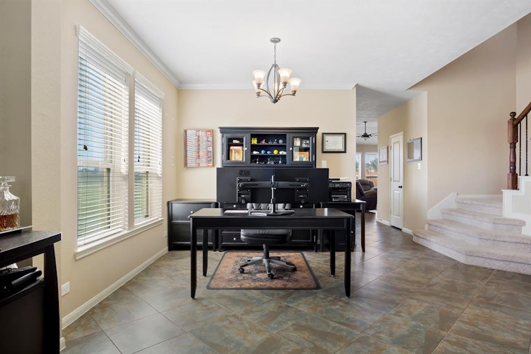 Photo 6 of 24 - 2018 Cadbury Castle Ln, Fresno, TX 77545