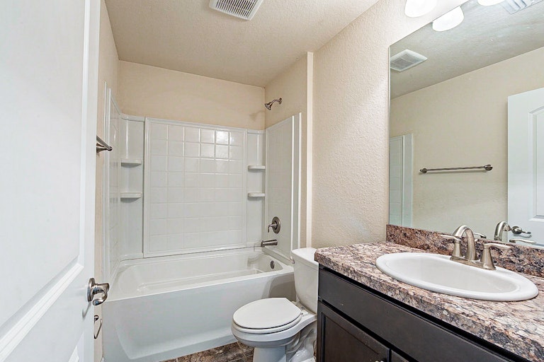 Photo 6 of 28 - 12481 Killian St, Spring Hill, FL 34609