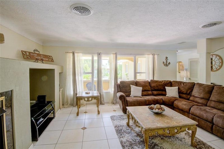 Photo 21 of 86 - 5326 Palos Verdes Dr, Sarasota, FL 34231