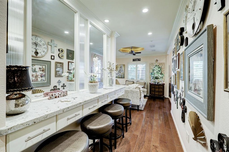 Photo 15 of 36 - 1518 Pine Chase Dr, Houston, TX 77055