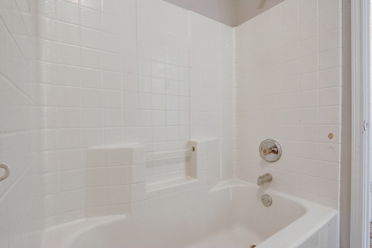 Photo 9 of 22 - 6814 Barrett Dr, Dallas, TX 75217