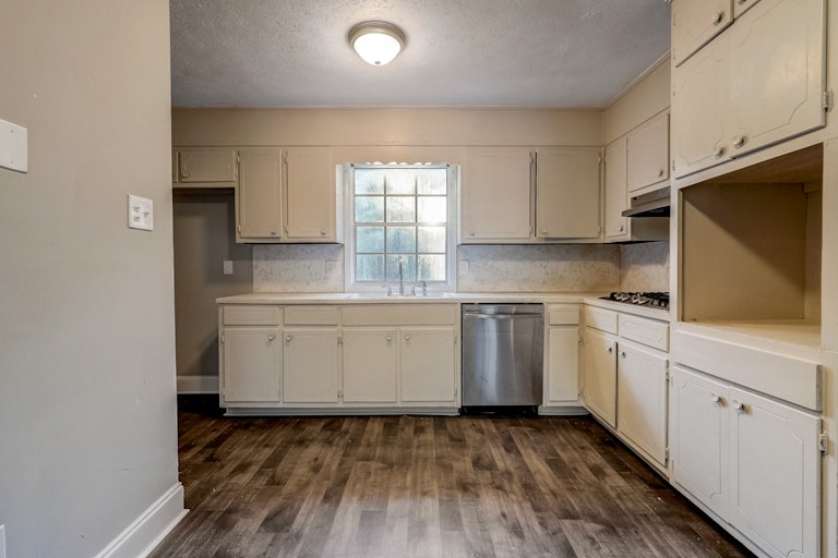 Photo 2 of 28 - 1518 Tanglewood Way NW, Conyers, GA 30012