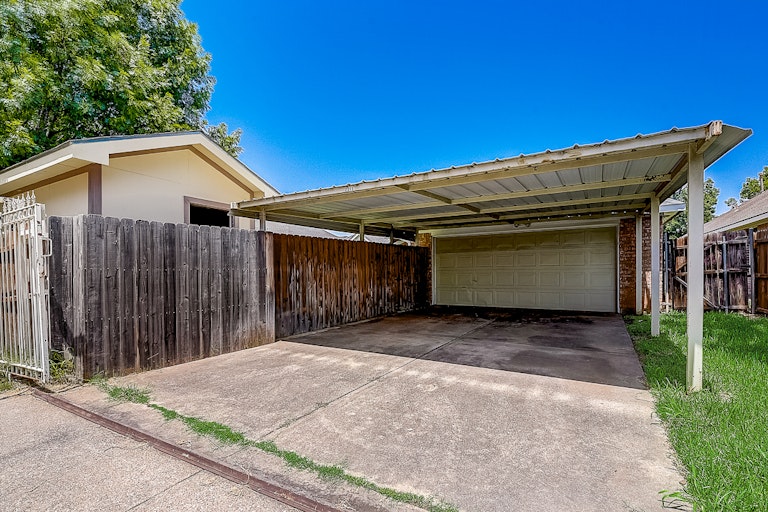 Photo 26 of 44 - 2313 Bent Brook Dr, Mesquite, TX 75181