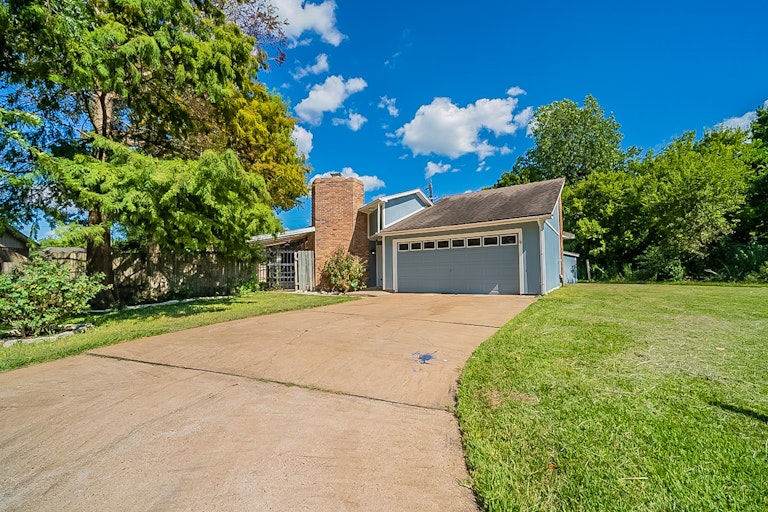 Photo 1 of 31 - 3700 Allenbrook Dr, Baytown, TX 77521