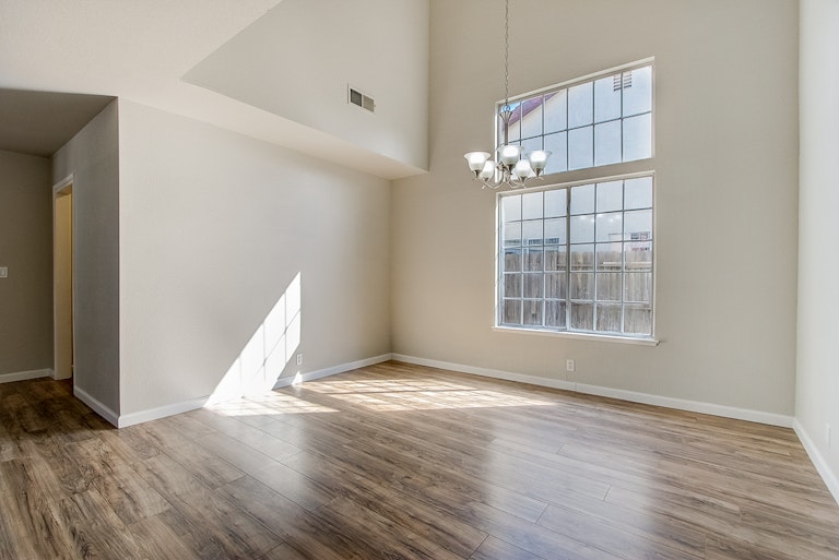 Photo 16 of 31 - 7441 Fireweed Cir, Citrus Heights, CA 95610