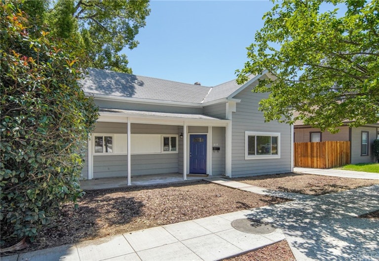 Photo 1 of 19 - 618 E 9th St, Upland, CA 91786