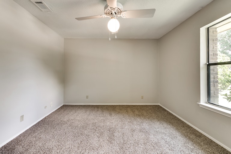Photo 21 of 26 - 2805 Teakwood Ln, Plano, TX 75075