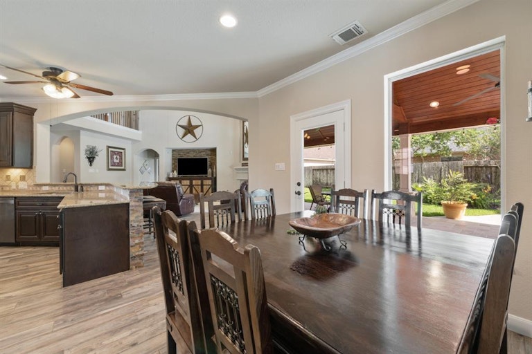 Photo 14 of 39 - 333 Grand Creek Dr, League City, TX 77573