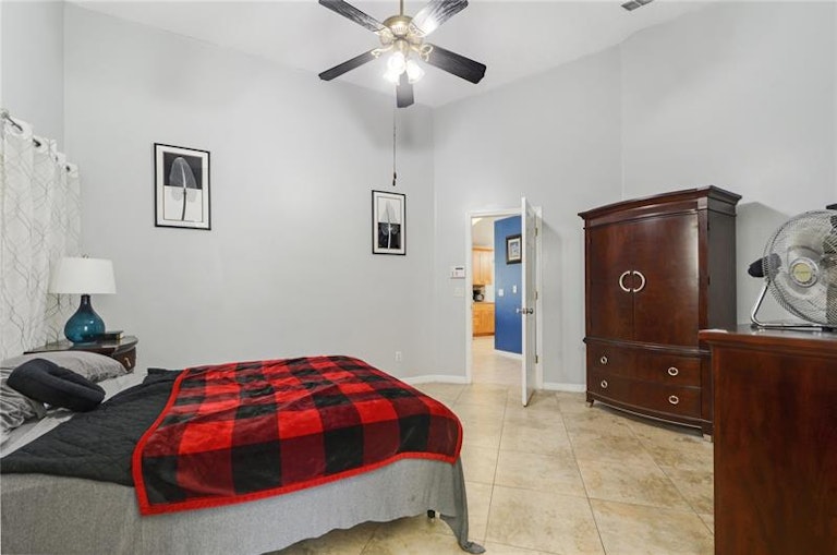 Photo 18 of 33 - 3829 Pickwick Dr, Orlando, FL 32817