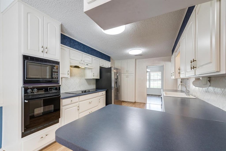 Photo 14 of 40 - 312 Greenbriar Ln, Colleyville, TX 76034