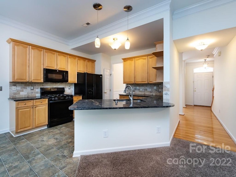 Photo 9 of 37 - 11929 Harmon Ln, Pineville, NC 28134