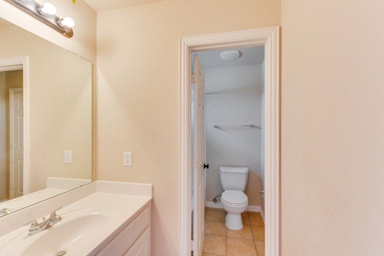 Photo 30 of 38 - 1716 Lake Wood Trl, Little Elm, TX 75068