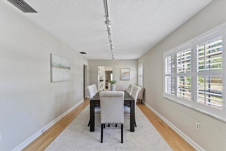 Photo 3 of 31 - 1206 Latta Ln, Orlando, FL 32804