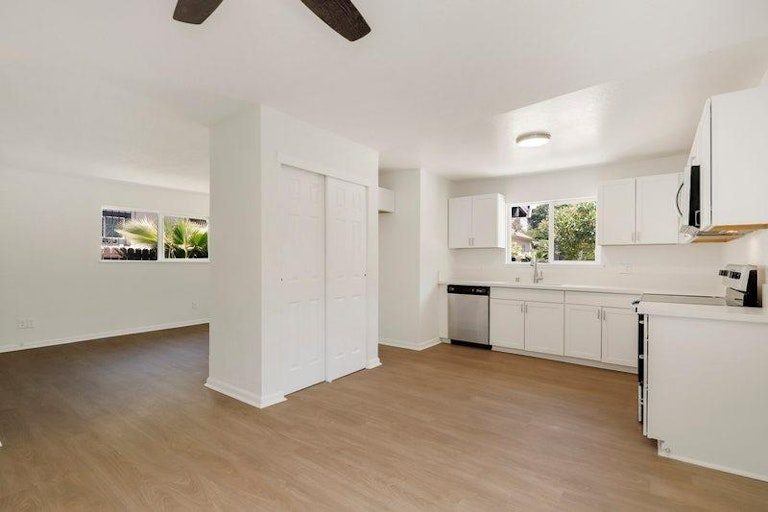 Photo 7 of 20 - 3452 38th St, Sacramento, CA 95817