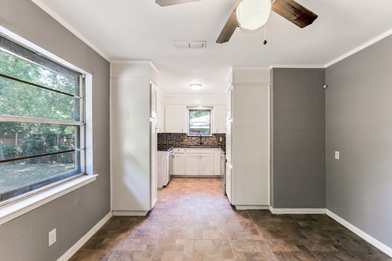 Photo 10 of 25 - 7008 Shauna Dr, North Richland Hills, TX 76180