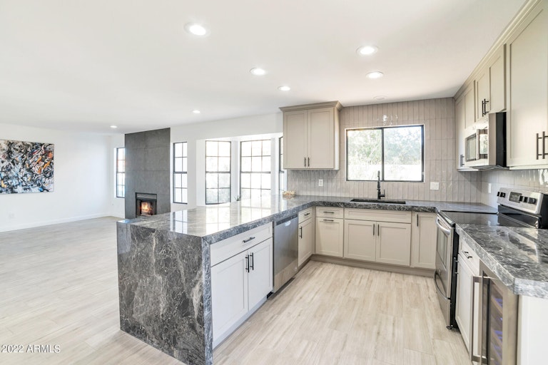 Photo 1 of 26 - 5601 E Paradise Ln, Scottsdale, AZ 85254