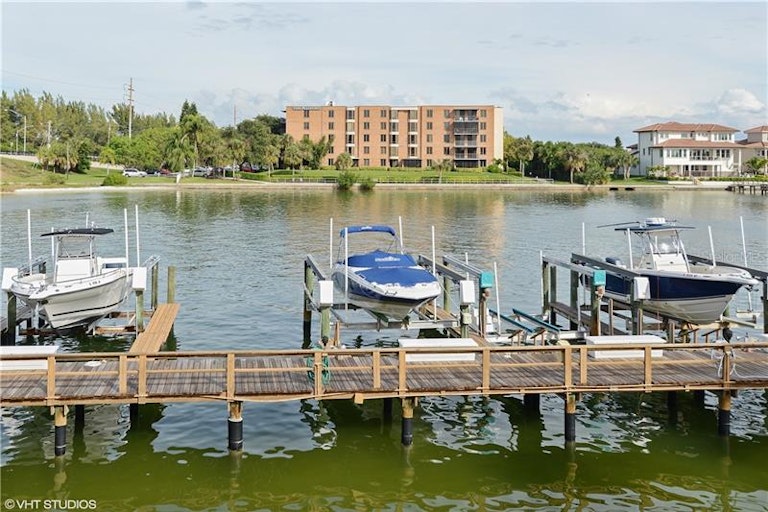 Photo 15 of 21 - 4780 Brittany Dr S #113, Saint Petersburg, FL 33715