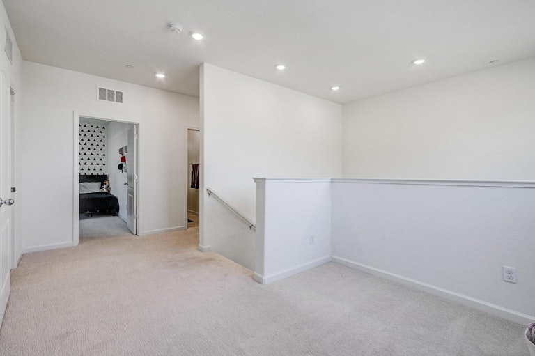 Photo 18 of 45 - 3345 Sunny Gate Ln, Folsom, CA 95630