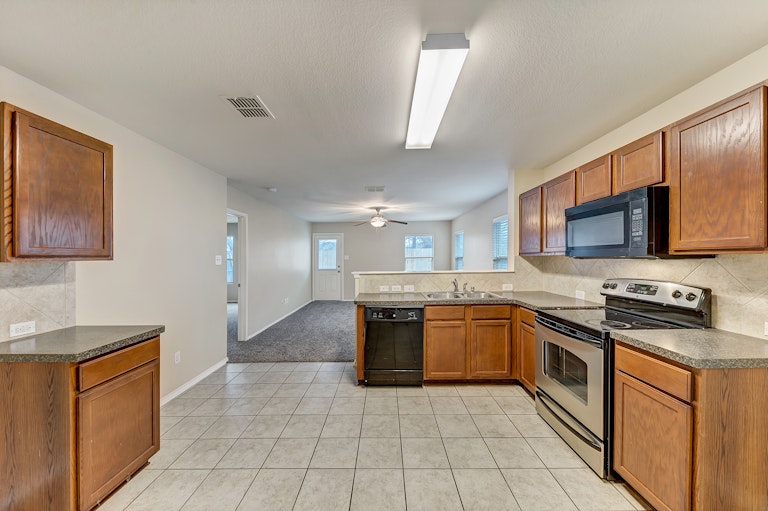 Photo 6 of 22 - 9004 Sun Haven Way, Fort Worth, TX 76244
