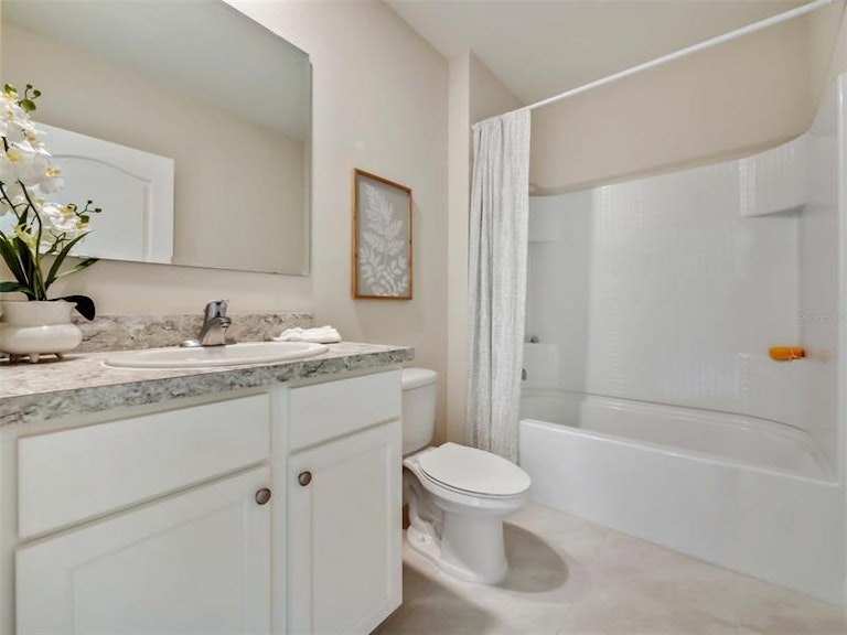 Photo 8 of 31 - 1010 Courtland Blvd, Deltona, FL 32738