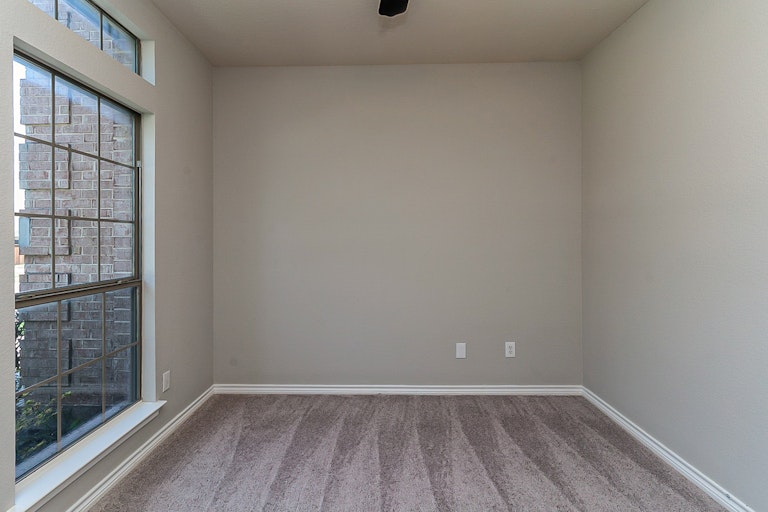 Photo 19 of 32 - 6813 White River Dr, Fort Worth, TX 76179