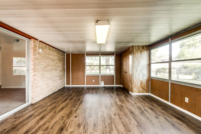 Photo 5 of 29 - 4318 Clemson Dr, Garland, TX 75042