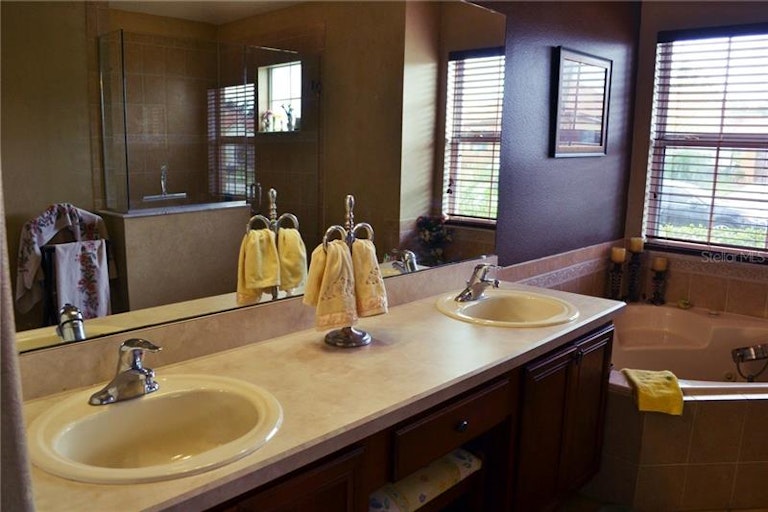 Photo 19 of 24 - 3005 Villa Preciosa Dr, Kissimmee, FL 34744
