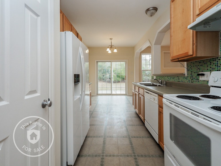 Photo 6 of 26 - 8108 Rolling Glenn Dr, Raleigh, NC 27616