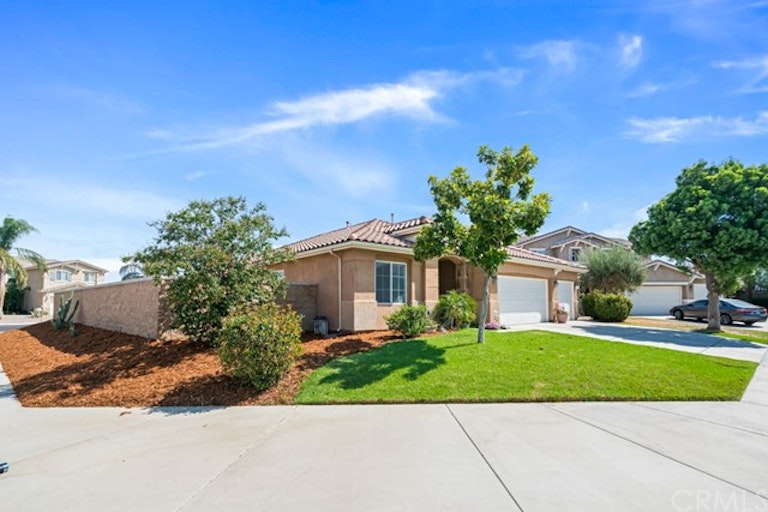 Photo 2 of 36 - 12850 Mare Meadows Ct, Eastvale, CA 92880