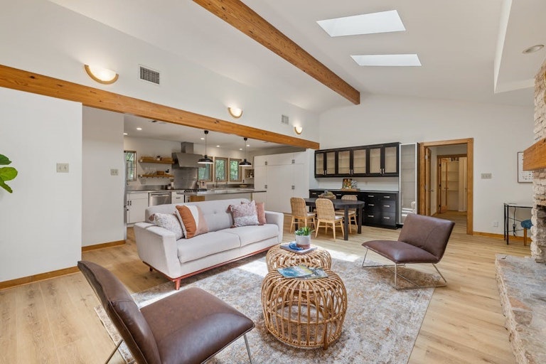 Photo 5 of 26 - 12904 Trailwood Rd, Austin, TX 78727