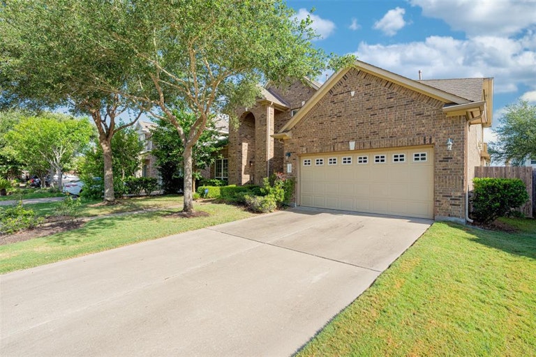 Photo 3 of 45 - 6815 Sorrelwood Ln, Sugar Land, TX 77479