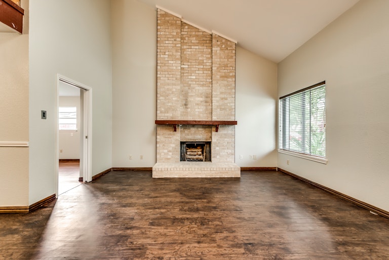 Photo 3 of 30 - 3421 Castle Rock Ln, Garland, TX 75044