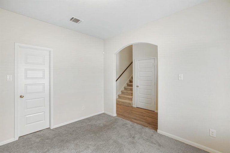 Photo 7 of 31 - 227 Murrieta Ln, Rosharon, TX 77583
