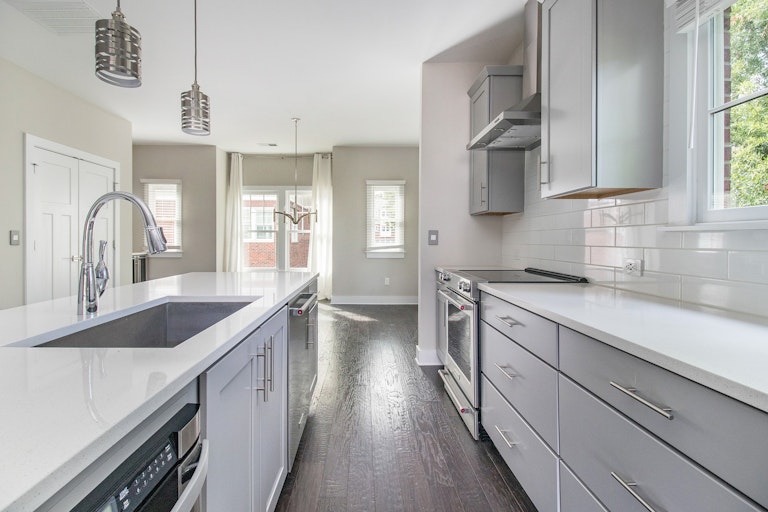 Photo 5 of 21 - 104 S Summit Ave, Charlotte, NC 28208