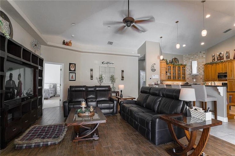 Photo 9 of 21 - 17515 Isbell Ln, Odessa, FL 33556