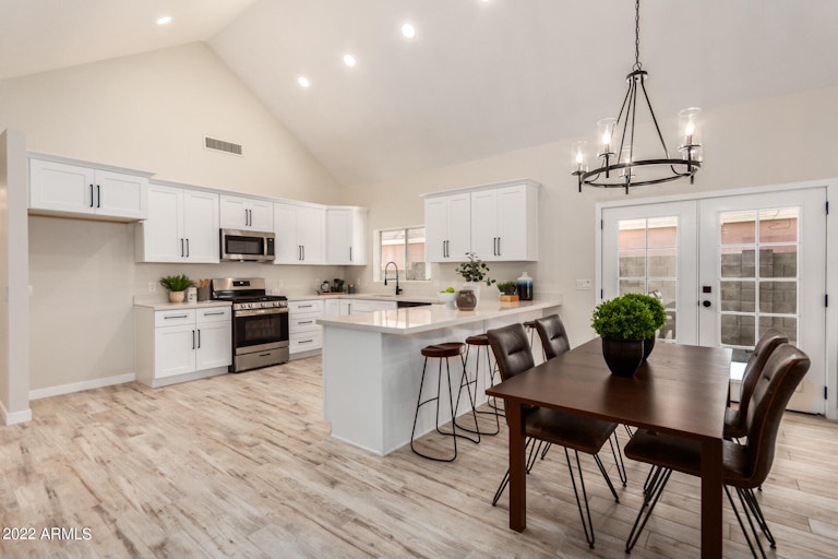 Photo 1 of 20 - 325 E Mitchell Dr, Phoenix, AZ 85012