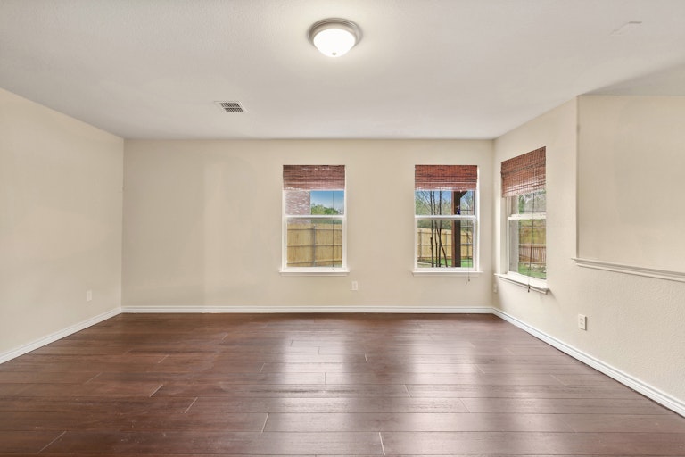 Photo 10 of 27 - 107 Southwestern Dr, Forney, TX 75126
