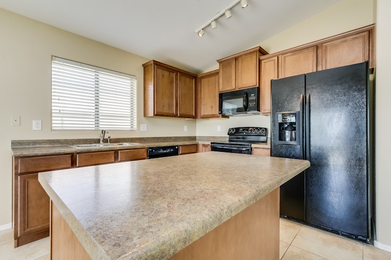 Photo 2 of 35 - 18549 W Vogel Ave, Goodyear, AZ 85338