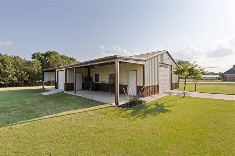Photo 35 of 38 - 700 Frenchtown Rd, Argyle, TX 76226
