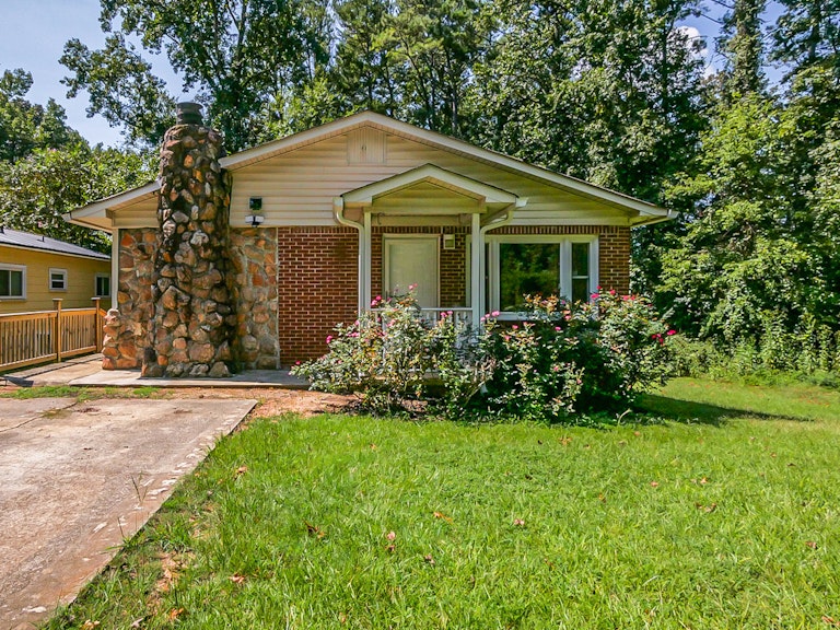 Photo 1 of 18 - 102 Wildwood Dr, Stockbridge, GA 30281