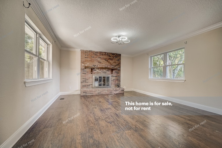 Photo 13 of 29 - 2845 Holly Point Dr, Jacksonville, FL 32277