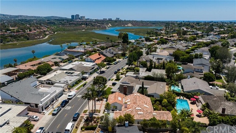 Photo 23 of 26 - 1945 Santiago Dr, Newport Beach, CA 92660