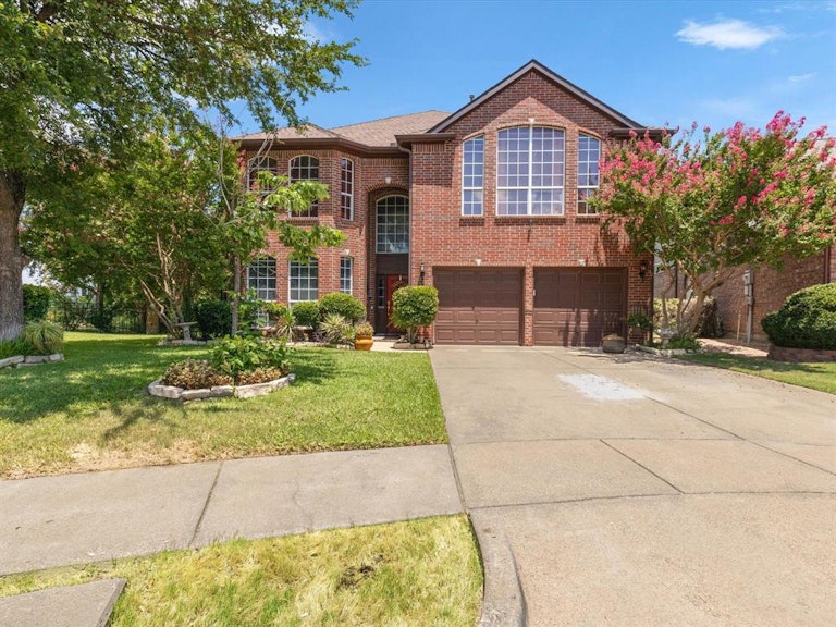 Photo 3 of 38 - 4133 Walnut Creek Ct, Fort Worth, TX 76137